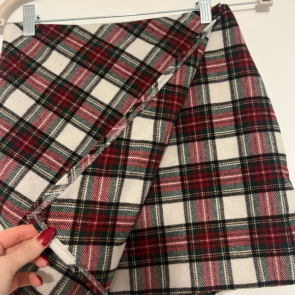 Hollister Christmas Plaid Skirt - Picture 2 of 9